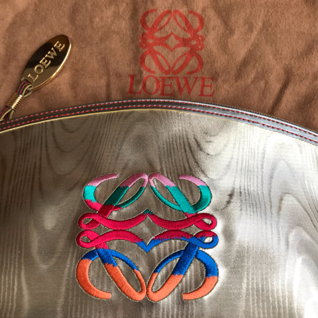 ☆【未使用】☆【LOEWE:ロエベ】◇ゴールド♪ロゴマークポーチ