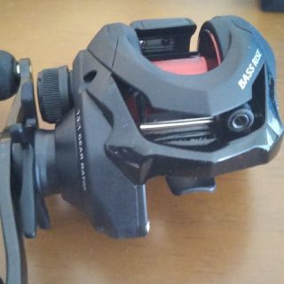 シマノ(SHIMANO)の大人気リール！SHIMANO18バスライズ(リール)