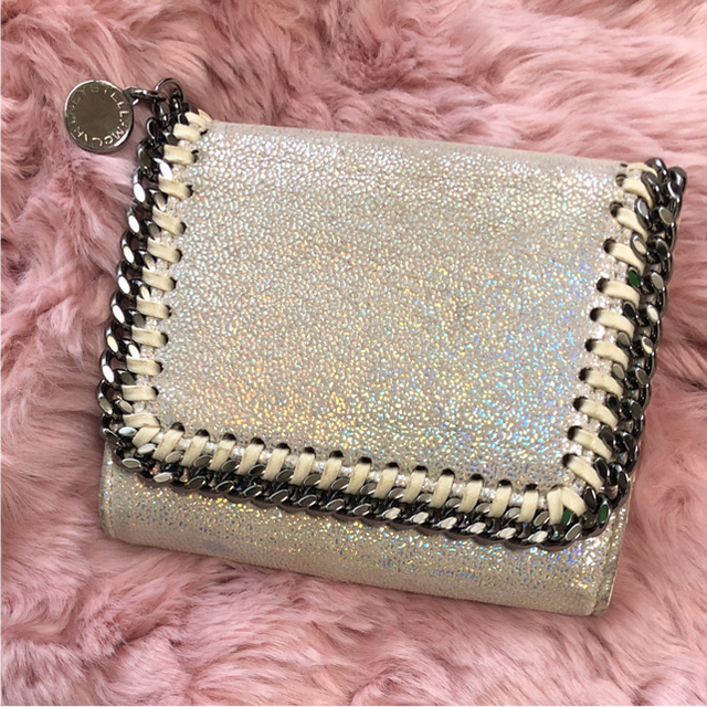 Stella McCartney(ステラマッカートニー)のSMALL FLAP WALLET ホログラム.ラメ.グリッター レディースのファッション小物(財布)の商品写真