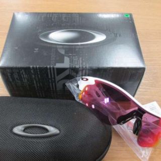 オークリー(Oakley)のオークリー  レーダーロック ホワイト/レッド 新品未使用 送料無料(サングラス/メガネ)