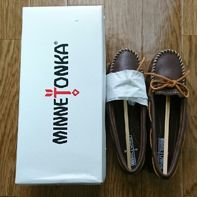 Minnetonka(ミネトンカ)の正規品【新品未使用】ミネトンカ レザー モカシン ブラウス us5 レディースの靴/シューズ(スリッポン/モカシン)の商品写真