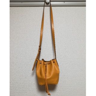 ギャップ(GAP)の牛革　巾着型ポシェット(ショルダーバッグ)