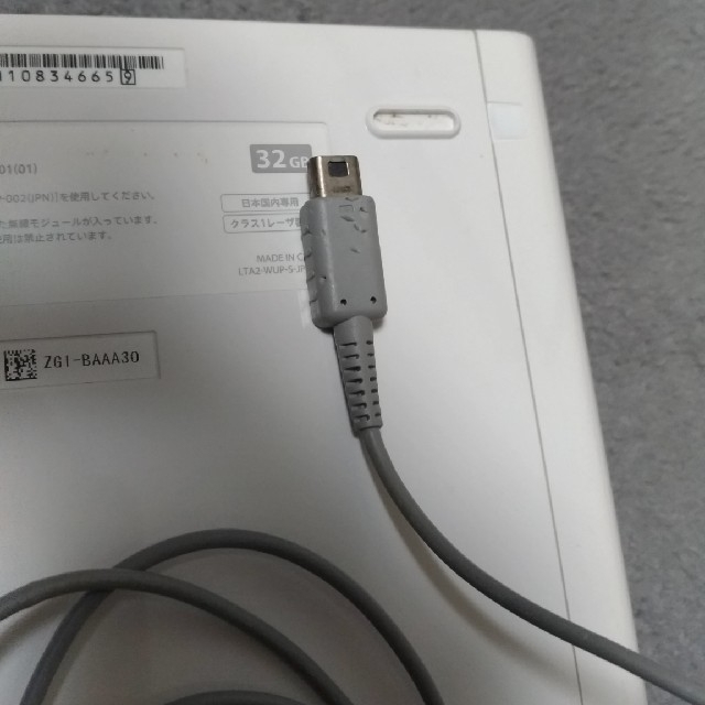 Wii U(ウィーユー)のちっち様専用　プロコンのみ エンタメ/ホビーのゲームソフト/ゲーム機本体(家庭用ゲーム機本体)の商品写真