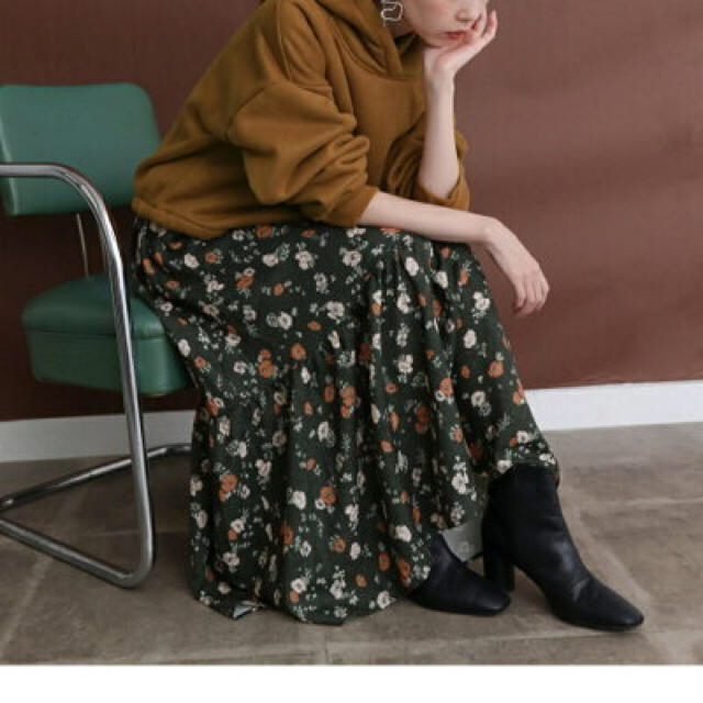 KBF(ケービーエフ)の【ゆづりさ様専用】フラワープリントロングスカート KBF レディースのスカート(ロングスカート)の商品写真