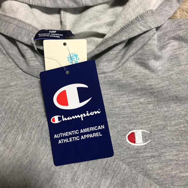 Champion(チャンピオン)のChampion  グレーパーカー キッズ/ベビー/マタニティのキッズ服女の子用(90cm~)(Tシャツ/カットソー)の商品写真