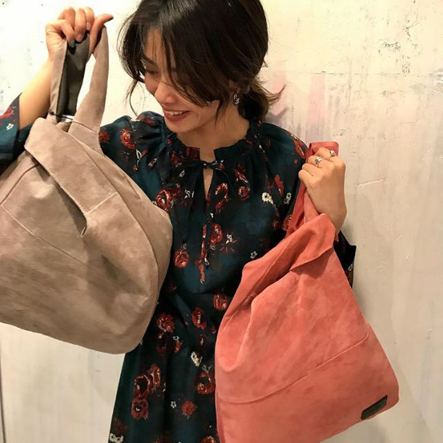 moussy(マウジー)のMOUSSY最新ノベルティ♡ SUEDE SHOPPER BAG♡スエードバッグ レディースのバッグ(トートバッグ)の商品写真