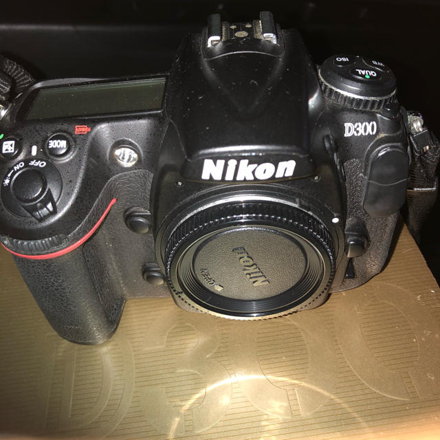 NIKON   D300  ニコン 即決 最終価格