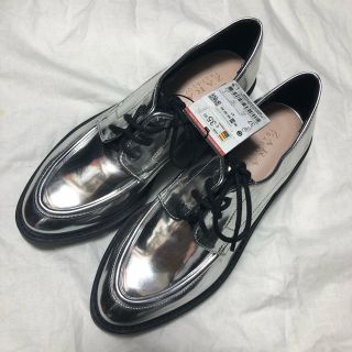 ザラ(ZARA)のZARA シルバー シューズ(ローファー/革靴)