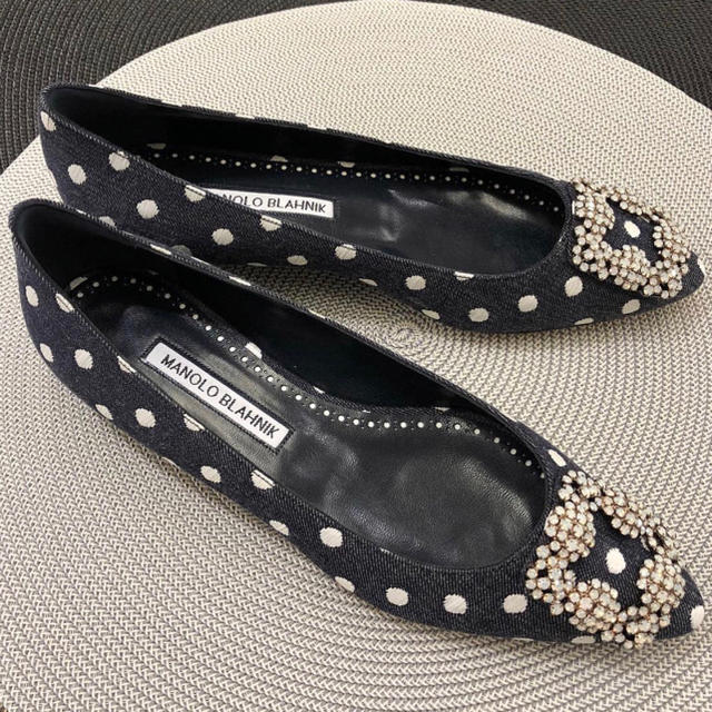 MANOLO BLAHNIK(マノロブラニク)の【☆nico☆様専用】manolo blahnik ハンギシ ドット柄 38.5 レディースの靴/シューズ(バレエシューズ)の商品写真