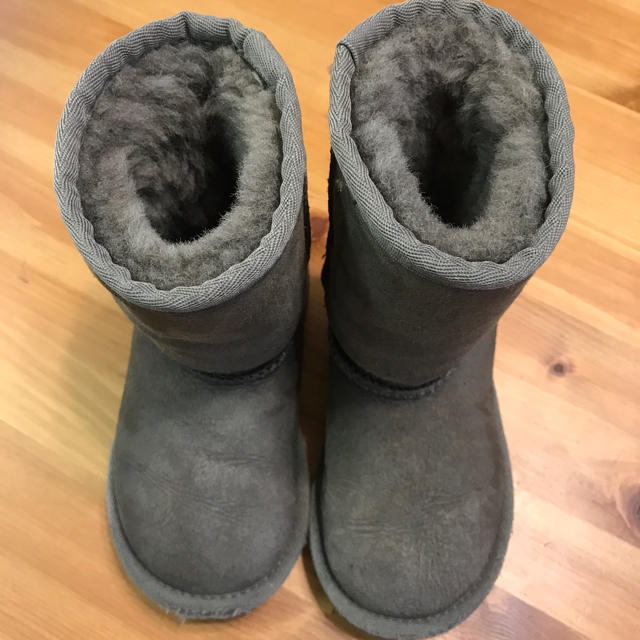 UGG(アグ)のUGG  ムートンブーツ 15㎝ グレー キッズ/ベビー/マタニティのキッズ靴/シューズ(15cm~)(ブーツ)の商品写真