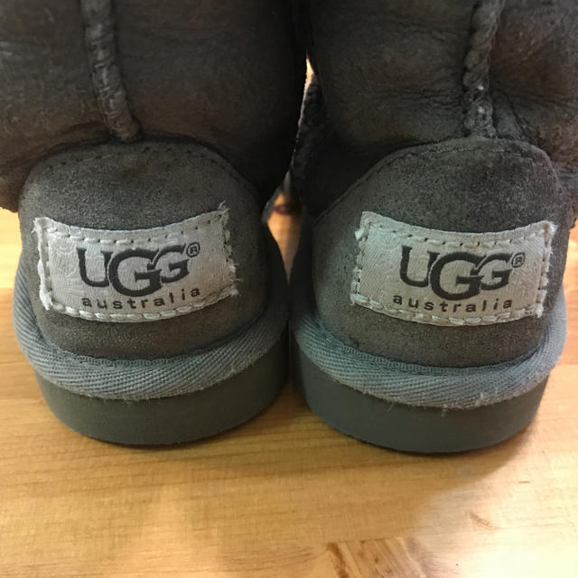 UGG(アグ)のUGG  ムートンブーツ 15㎝ グレー キッズ/ベビー/マタニティのキッズ靴/シューズ(15cm~)(ブーツ)の商品写真