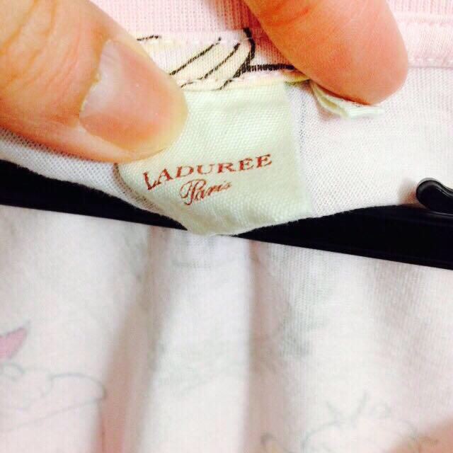 LADUREE(ラデュレ)のラドュレ×ユニクロ の半袖Tシャツ レディースのトップス(Tシャツ(半袖/袖なし))の商品写真