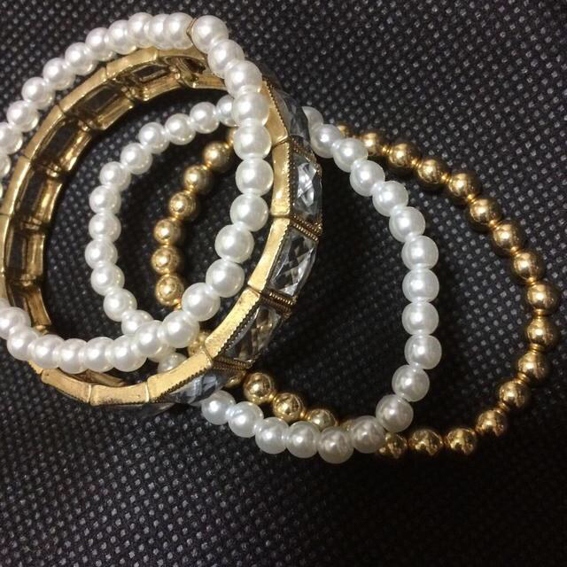 claire's(クレアーズ)のクレアーズ 4連ブレスレット レディースのアクセサリー(ブレスレット/バングル)の商品写真