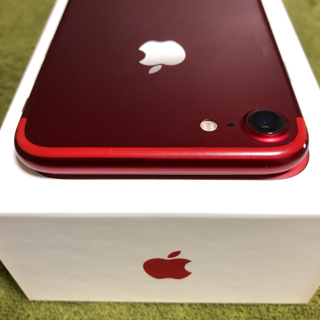 Apple(アップル)のiphone7   Red 128GB simフリー スマホ/家電/カメラのスマートフォン/携帯電話(スマートフォン本体)の商品写真