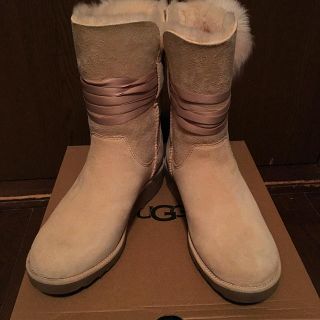 アグ(UGG)の【新品】UGG ブーツ 8C 25cm ブリタクリーム(ブーツ)