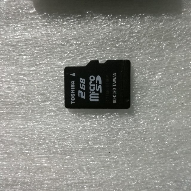 東芝(トウシバ)のマイクロSDカード(2GB)1個 スマホ/家電/カメラのPC/タブレット(PC周辺機器)の商品写真