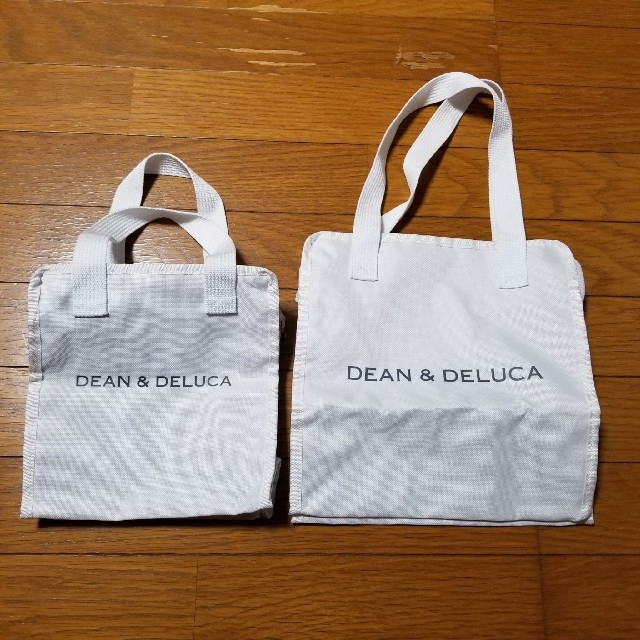 DEAN & DELUCA(ディーンアンドデルーカ)のDEAN&DELUCA保冷バッグ　2個セット　未使用　美品 インテリア/住まい/日用品のキッチン/食器(弁当用品)の商品写真