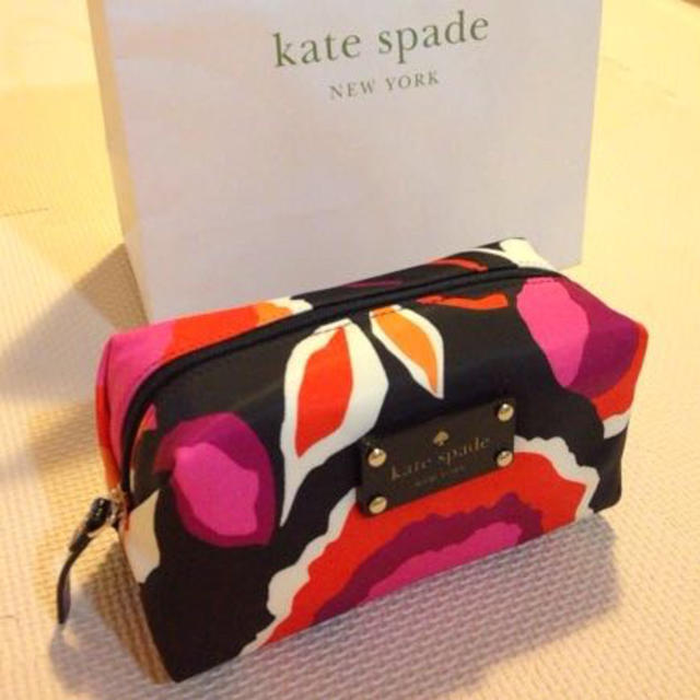 kate spade new york(ケイトスペードニューヨーク)のkatespadeポーチ♡新品未使用 レディースのファッション小物(ポーチ)の商品写真