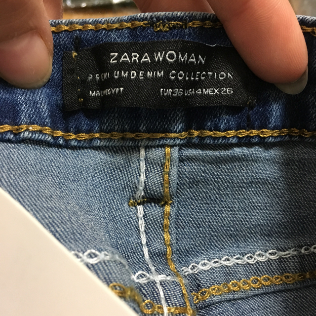 ZARA(ザラ)の【ZARA WOMAN】サイドパールモチーフ♡デニムパンツ レディースのパンツ(デニム/ジーンズ)の商品写真