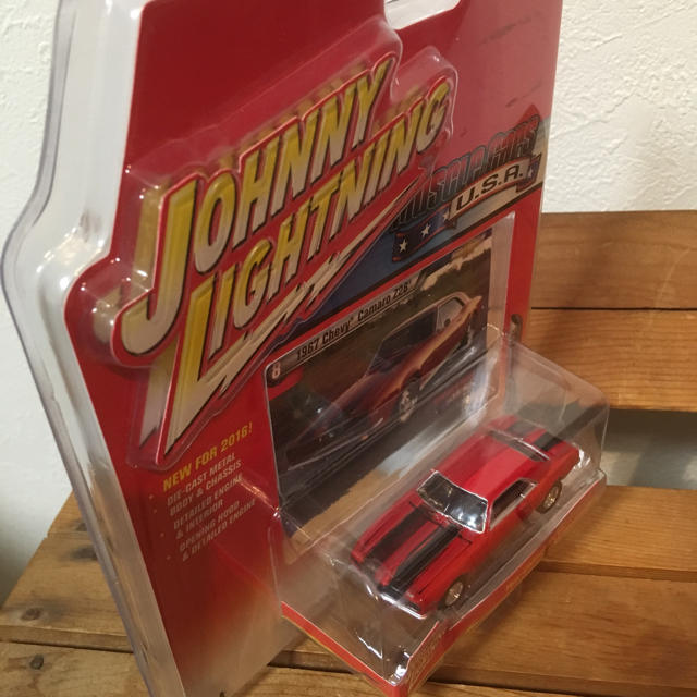 Chevrolet(シボレー)の新品 JOHNNYLIGHTNING 1967Chevy camaro Z28 エンタメ/ホビーのおもちゃ/ぬいぐるみ(ミニカー)の商品写真