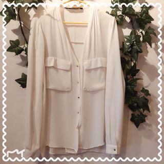 ザラ(ZARA)のZARA♡ブラウス♡ホワイトシャツ♡とろみシャツ♡春夏秋♡変形♡セクシー♡クール(シャツ/ブラウス(長袖/七分))