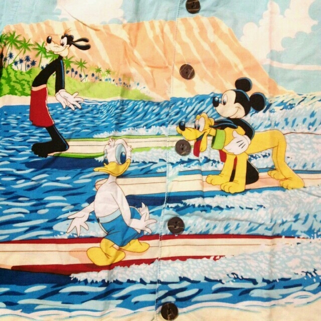 Disney(ディズニー)の海外リゾート♡ミッキーシャツ レディースのトップス(シャツ/ブラウス(半袖/袖なし))の商品写真