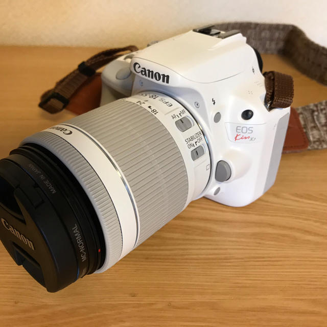 Canon(キヤノン)の【送料込】一眼レフ極上美品 CANON EOS Kiss X7 白 レンズキット スマホ/家電/カメラのカメラ(デジタル一眼)の商品写真