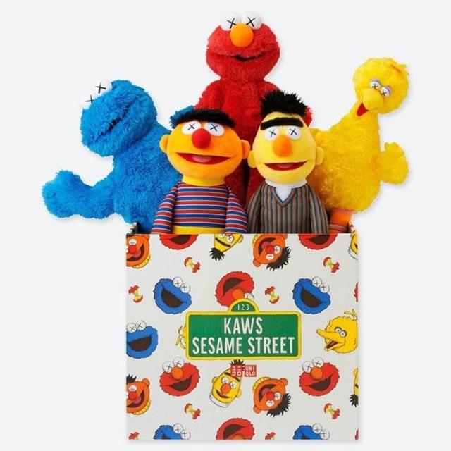 SESAME STREET(セサミストリート)の新品 ユニクロ ユーティー x カウズ x セサミ ストリート UNIQLO キッズ/ベビー/マタニティのおもちゃ(ぬいぐるみ/人形)の商品写真