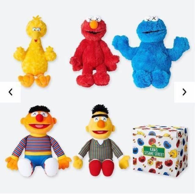 SESAME STREET(セサミストリート)のUNIQLO UT x KAWS x Sesame Street セサミ キッズ/ベビー/マタニティのおもちゃ(ぬいぐるみ/人形)の商品写真