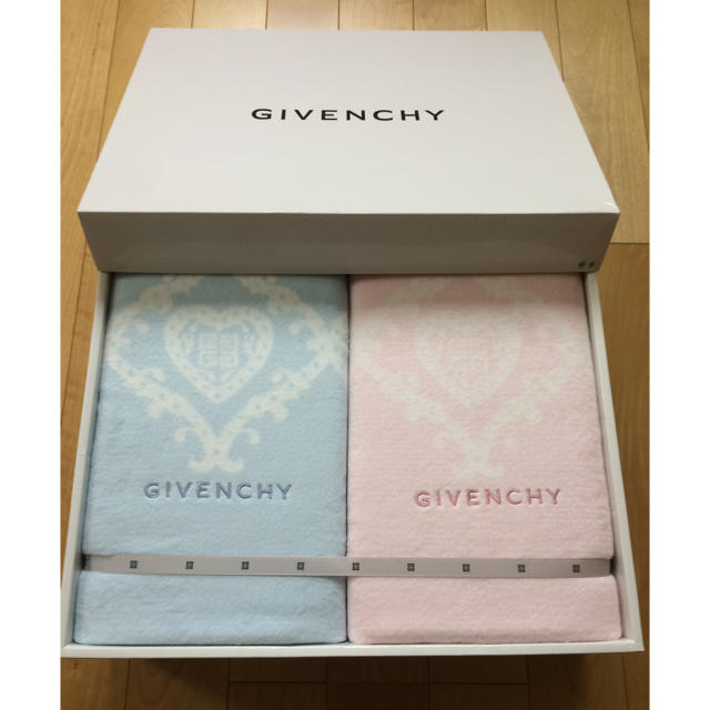 GIVENCHY(ジバンシィ)のGIVENCHY ジバンシー 新品未使用 綿毛布 ペアセット インテリア/住まい/日用品の寝具(毛布)の商品写真