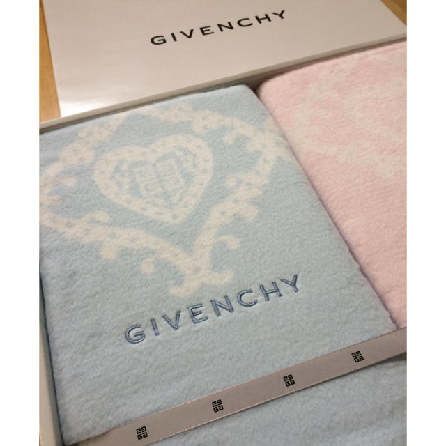 GIVENCHY(ジバンシィ)のGIVENCHY ジバンシー 新品未使用 綿毛布 ペアセット インテリア/住まい/日用品の寝具(毛布)の商品写真