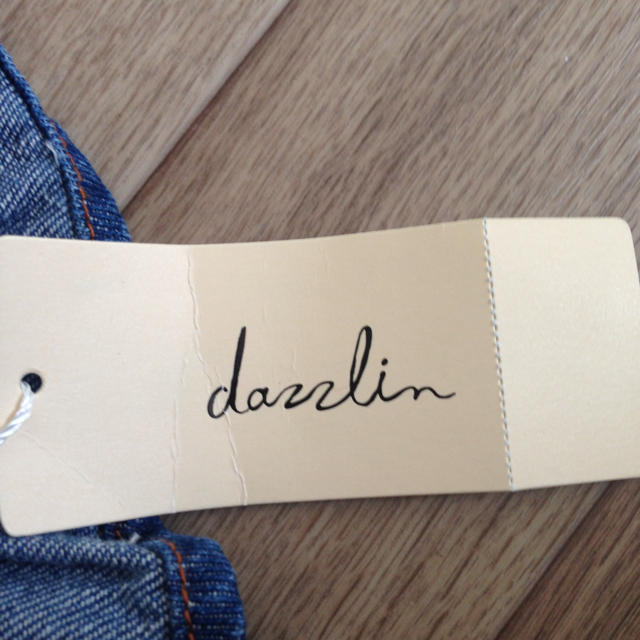 dazzlin(ダズリン)のdazzlinベルト付きフリルデニム レディースのパンツ(ショートパンツ)の商品写真