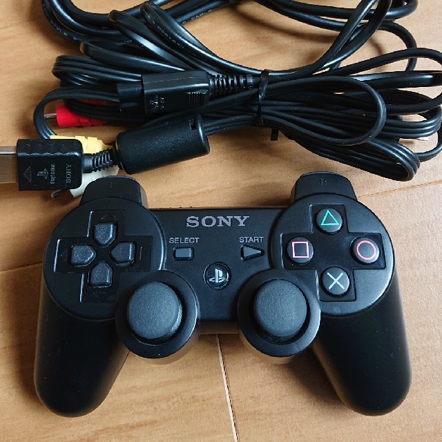 PlayStation3(プレイステーション3)のプレイステーション3本体コントローラ付き エンタメ/ホビーのゲームソフト/ゲーム機本体(家庭用ゲーム機本体)の商品写真