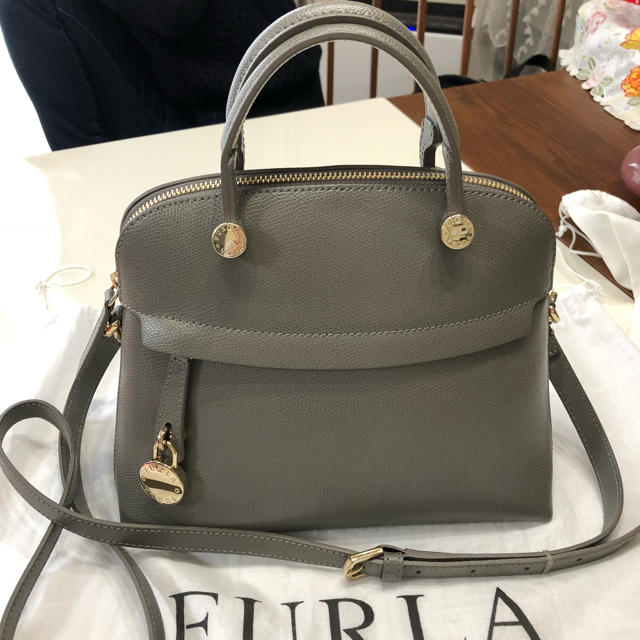 FURLA パイパー M ブラック