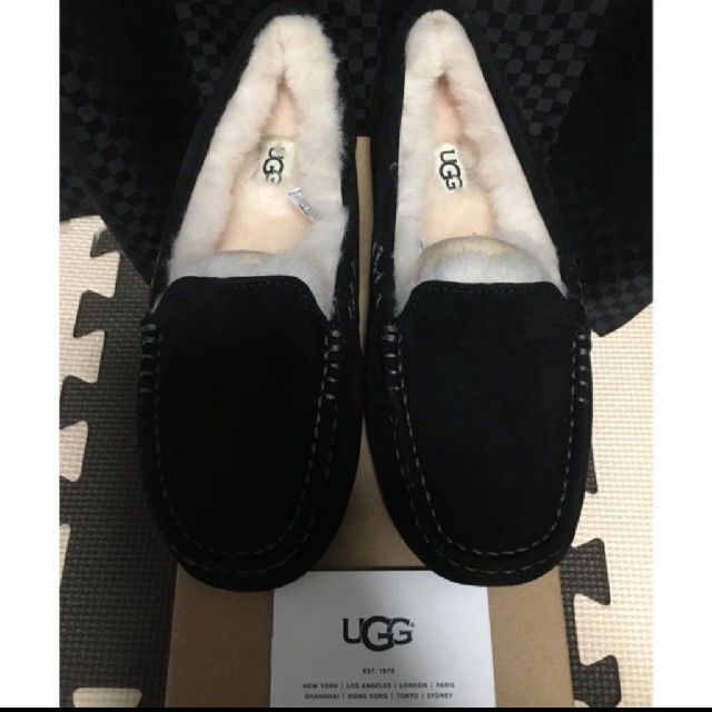 UGG(アグ)のhiro様専用【新品】UGGアンスレーモカシン4足セット（サイズ7） レディースの靴/シューズ(スリッポン/モカシン)の商品写真