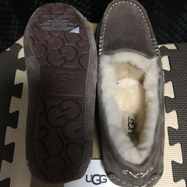 UGG(アグ)のhiro様専用【新品】UGGアンスレーモカシン4足セット（サイズ7） レディースの靴/シューズ(スリッポン/モカシン)の商品写真