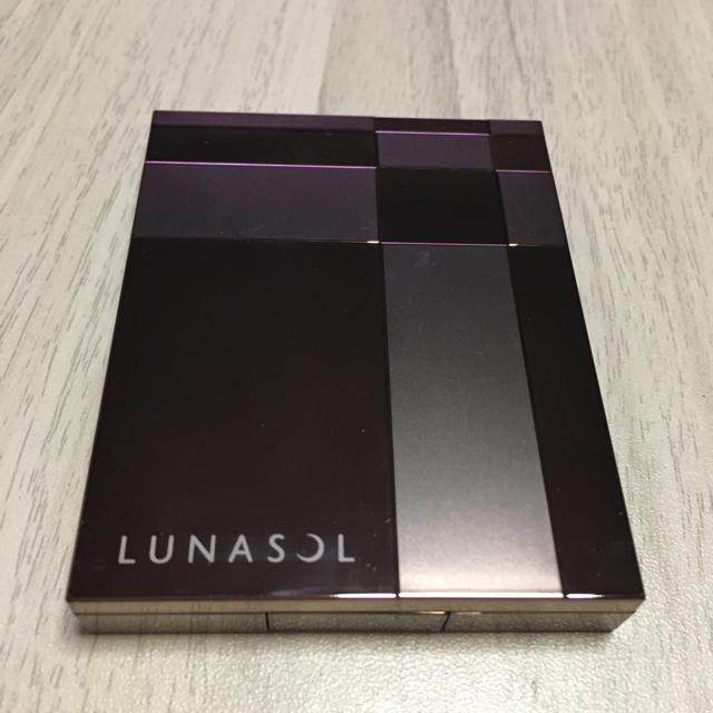 LUNASOL(ルナソル)のルナソル スリーディメンショナルアイズ01 コスメ/美容のベースメイク/化粧品(アイシャドウ)の商品写真