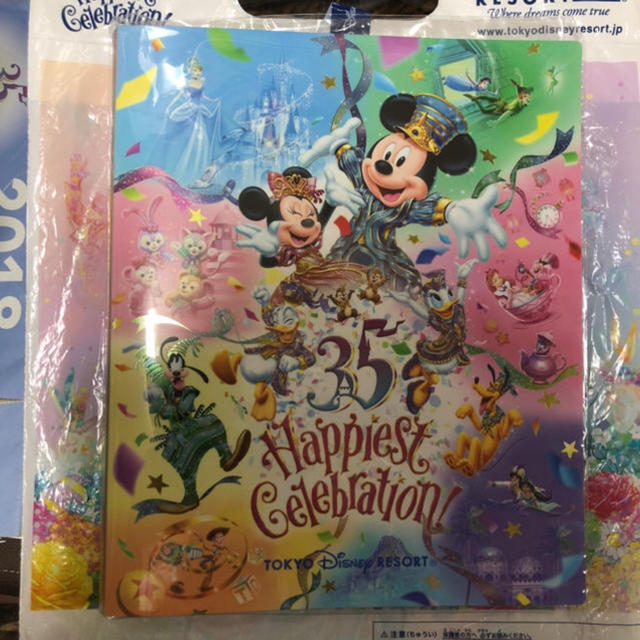 Disney(ディズニー)の35周年フォトアルバム キッズ/ベビー/マタニティのメモリアル/セレモニー用品(アルバム)の商品写真