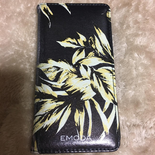 EMODA(エモダ)のiPhone手帳カバー スマホ/家電/カメラのスマホアクセサリー(iPhoneケース)の商品写真