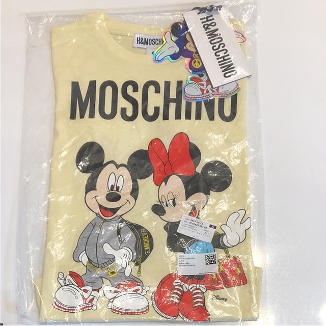 MOSCHINO(モスキーノ)のH＆M × MOSCHINO ライトイエロー ミッキー ミニー プリントＴシャツ レディースのトップス(Tシャツ(半袖/袖なし))の商品写真