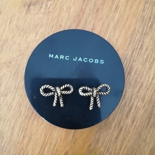 MARC JACOBS(マークジェイコブス)のマークジェイコブス　リボンモチーフ　ピアス レディースのアクセサリー(ピアス)の商品写真