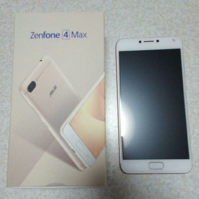 ASUS(エイスース)のzenfone4maxproゴールド美品　保証あり スマホ/家電/カメラのスマートフォン/携帯電話(スマートフォン本体)の商品写真