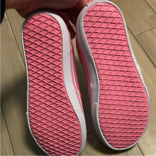 VANS(ヴァンズ)のVANS スリッポン スニーカー キッズ ピンク 21㎝ キッズ/ベビー/マタニティのキッズ靴/シューズ(15cm~)(スニーカー)の商品写真