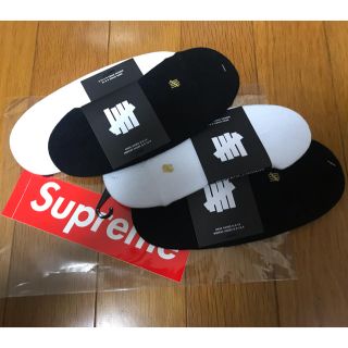 アンディフィーテッド(UNDEFEATED)の4足セット  undefeated  ソックス  白黒  新品(ソックス)