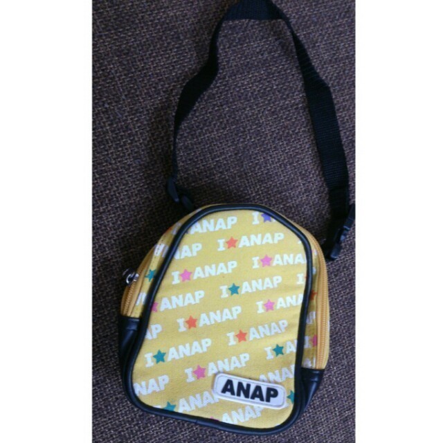 ANAP Kids(アナップキッズ)のANAP 子ども用ポシェット キッズ/ベビー/マタニティのこども用バッグ(その他)の商品写真