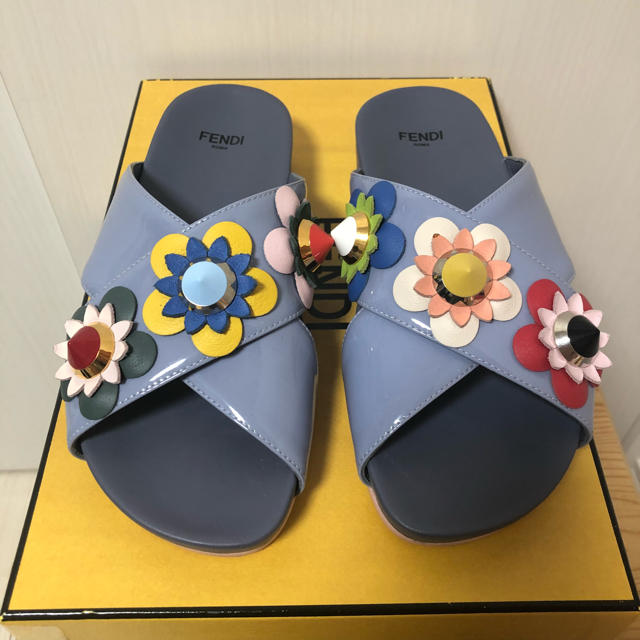 美品‼️FENDI フェンディ フラワーサンダル