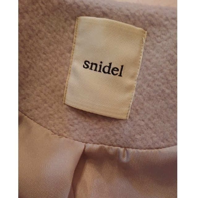 SNIDEL(スナイデル)の_30nn様専用【snidel】ビジューブローチ付きファーコート LAV レディースのジャケット/アウター(毛皮/ファーコート)の商品写真
