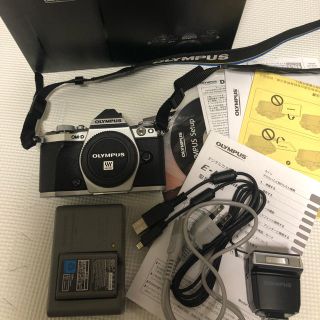 オリンパス(OLYMPUS)のOLYMPUS OM-D E-M5 mark2 ボディ シルバー (ミラーレス一眼)