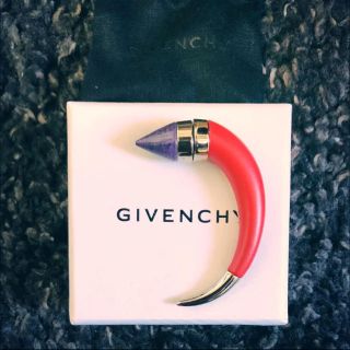 ジバンシィ マグネットピアスの通販 10点 | GIVENCHYを買うならラクマ