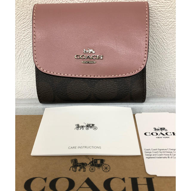 レディースコーチ、折財布、綺麗な薄紫色(^^)、新品未使用